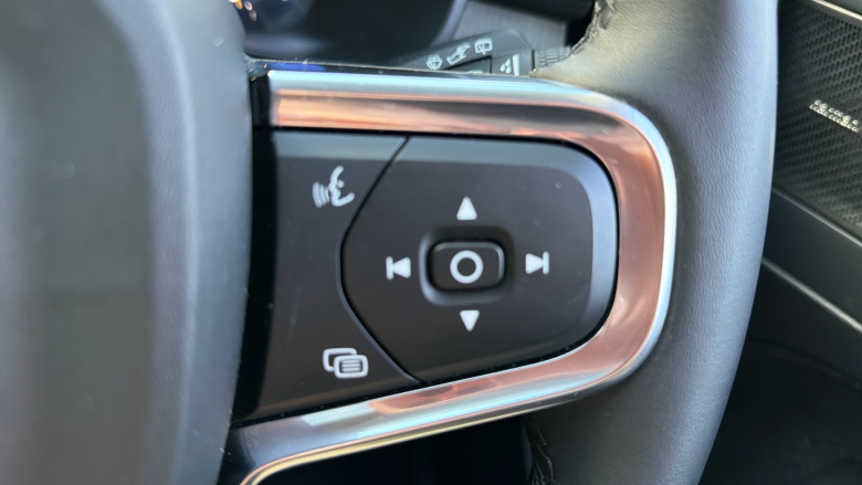 Volvo XC40 2.0 B3P Ultra Dark 5dr Auto Petrol Estate